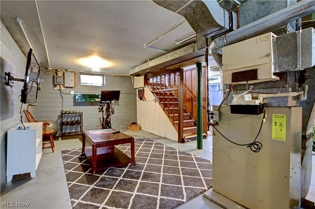 21870 Seabury Avenue, Fairview Park, OH 44126