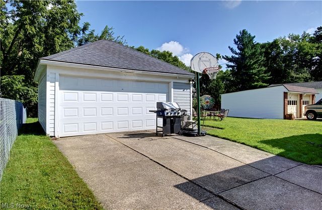 21870 Seabury Avenue, Fairview Park, OH 44126