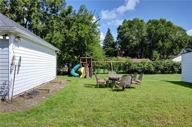 21870 Seabury Avenue, Fairview Park, OH 44126
