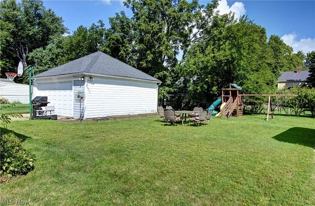 21870 Seabury Avenue, Fairview Park, OH 44126