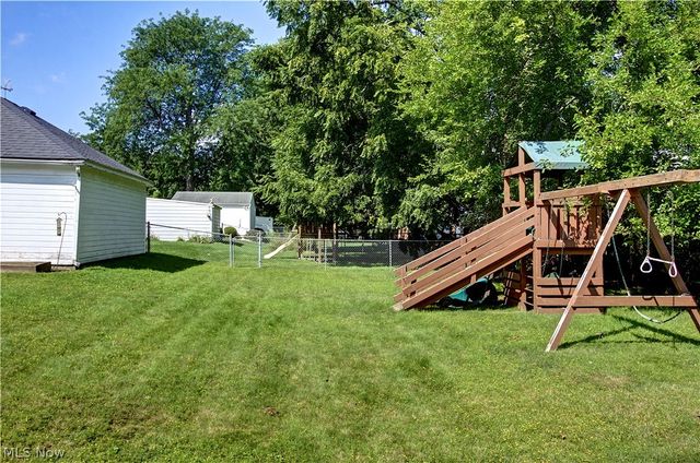 21870 Seabury Avenue, Fairview Park, OH 44126
