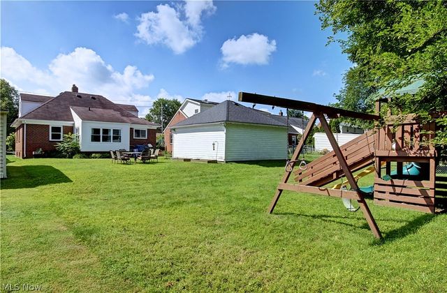 21870 Seabury Avenue, Fairview Park, OH 44126