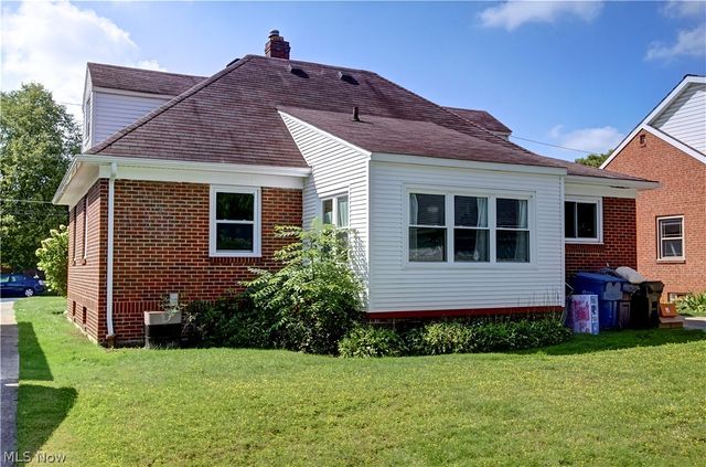 21870 Seabury Avenue, Fairview Park, OH 44126