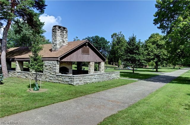 21870 Seabury Avenue, Fairview Park, OH 44126