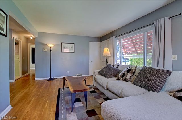 21870 Seabury Avenue, Fairview Park, OH 44126