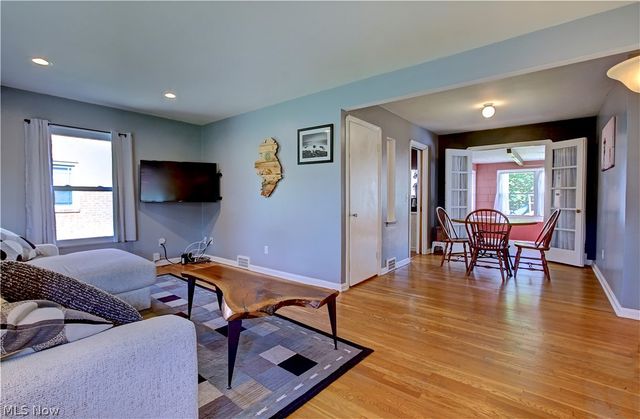 21870 Seabury Avenue, Fairview Park, OH 44126