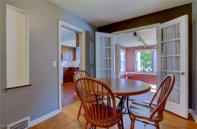 21870 Seabury Avenue, Fairview Park, OH 44126