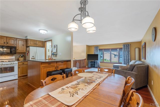 5379 Vineyard Drive, Clay, NY 13041
