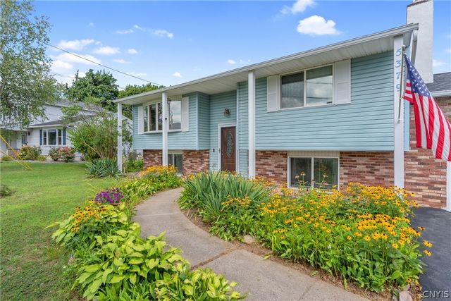 5379 Vineyard Drive, Clay, NY 13041