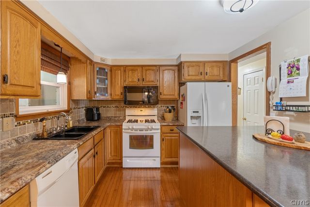 5379 Vineyard Drive, Clay, NY 13041