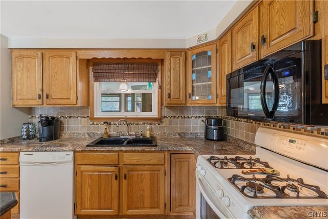 5379 Vineyard Drive, Clay, NY 13041