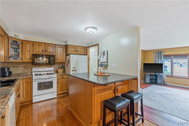 5379 Vineyard Drive, Clay, NY 13041