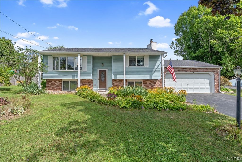 5379 Vineyard Drive, Clay, NY 13041