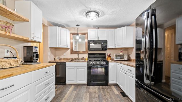 6558 Royal Parkway South, Lockport Town, NY 14094