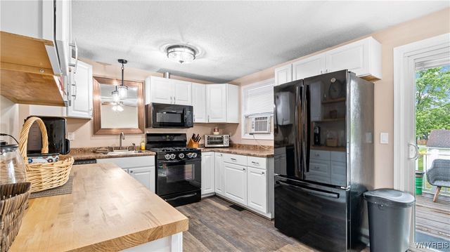 6558 Royal Parkway South, Lockport Town, NY 14094