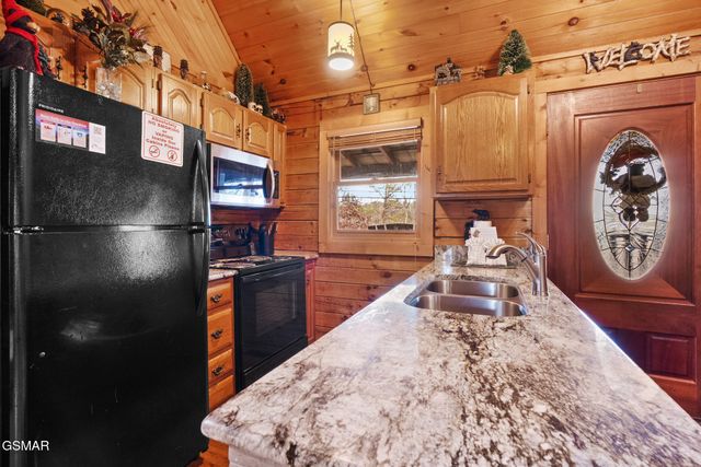 1518 Ridgecrest Drive, Sevierville, TN 37876