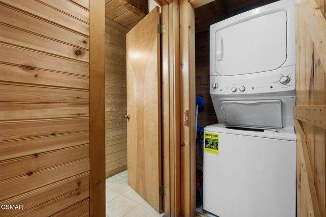 1518 Ridgecrest Drive, Sevierville, TN 37876