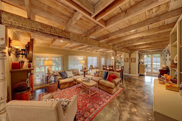 3965 E Hwy 27, Kerrville, TX 78028