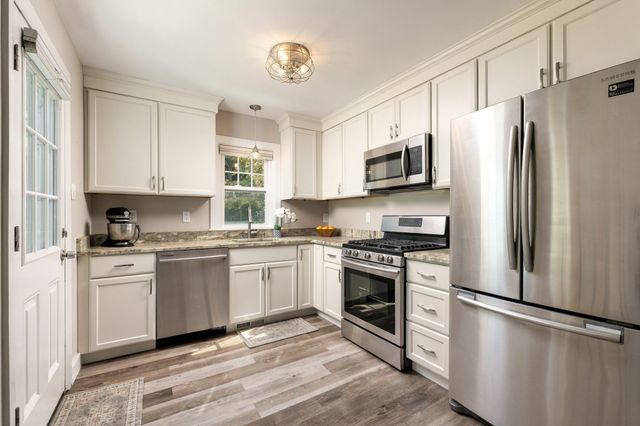 14 Macomber Ave, Dartmouth, MA 02747