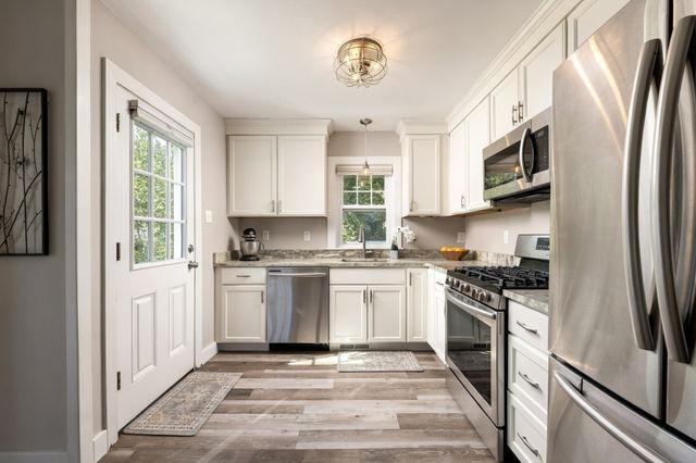 14 Macomber Ave, Dartmouth, MA 02747