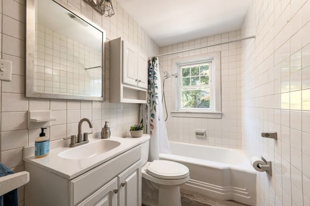 14 Macomber Ave, Dartmouth, MA 02747