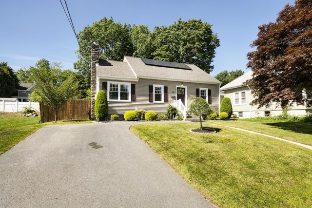 14 Macomber Ave, Dartmouth, MA 02747