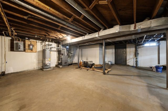 14 Macomber Ave, Dartmouth, MA 02747