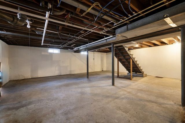 14 Macomber Ave, Dartmouth, MA 02747