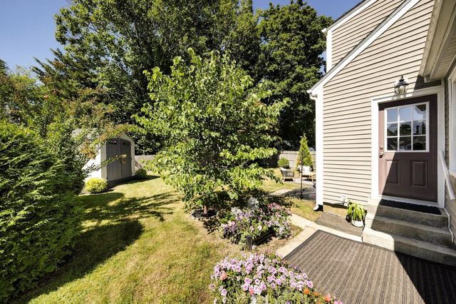 14 Macomber Ave, Dartmouth, MA 02747