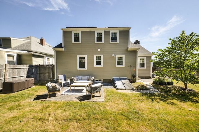 14 Macomber Ave, Dartmouth, MA 02747