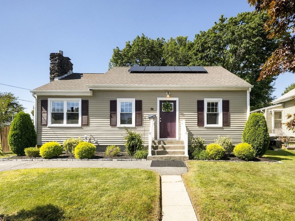 14 Macomber Ave, Dartmouth, MA 02747