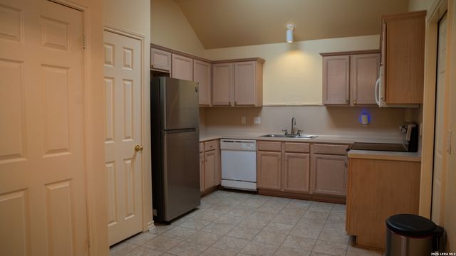 2130 KEYSTONE DR, New Braunfels, TX 78130