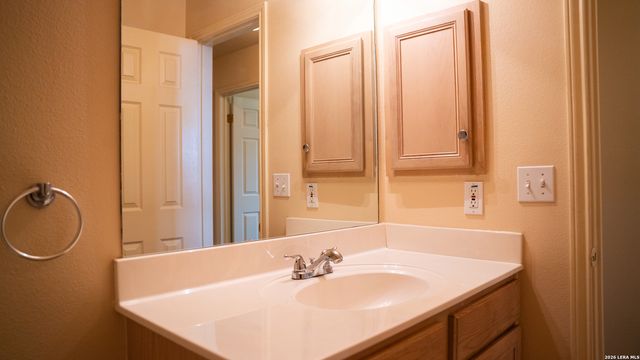 2130 KEYSTONE DR, New Braunfels, TX 78130