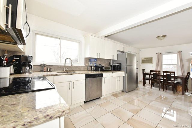 116 15th Avenue, West Babylon, NY 11704