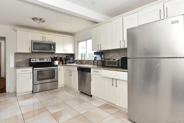 116 15th Avenue, West Babylon, NY 11704