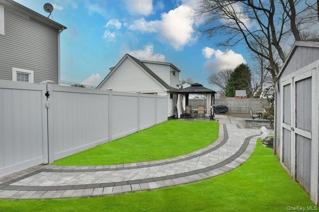 116 15th Avenue, West Babylon, NY 11704