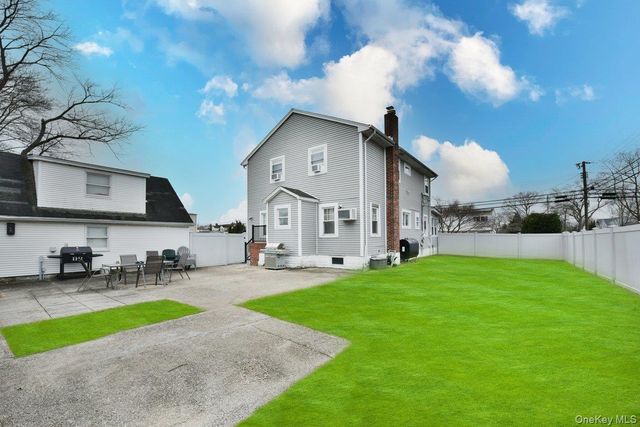 116 15th Avenue, West Babylon, NY 11704