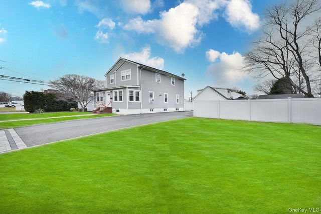 116 15th Avenue, West Babylon, NY 11704