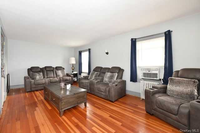 116 15th Avenue, West Babylon, NY 11704