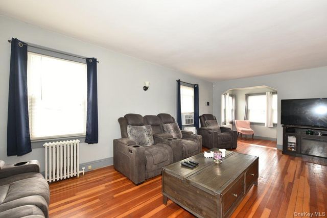 116 15th Avenue, West Babylon, NY 11704