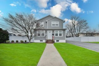116 15th Avenue, West Babylon, NY 11704
