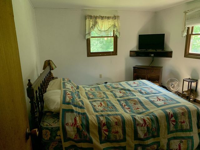389 Breakneck Rd, Southbridge, MA 01550