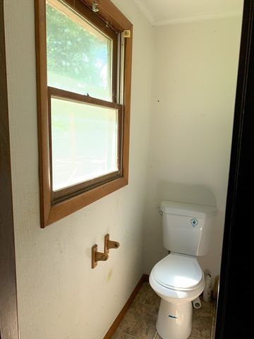 389 Breakneck Rd, Southbridge, MA 01550