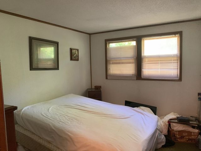 389 Breakneck Rd, Southbridge, MA 01550