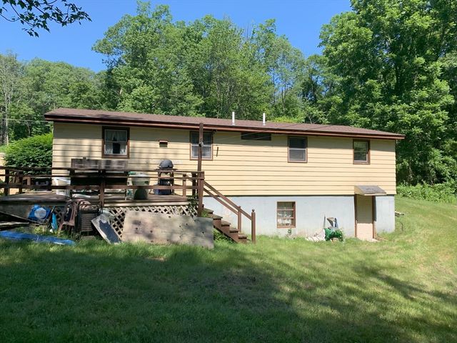 389 Breakneck Rd, Southbridge, MA 01550