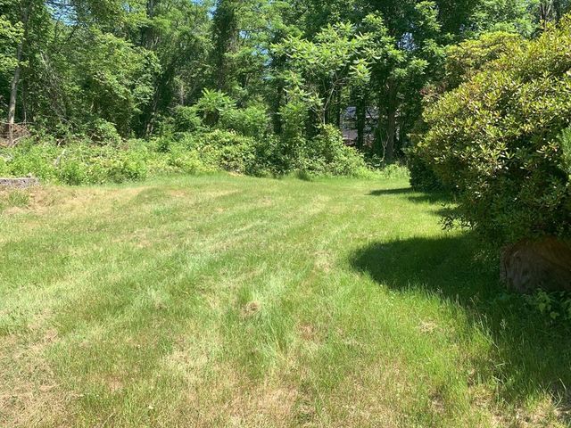 389 Breakneck Rd, Southbridge, MA 01550