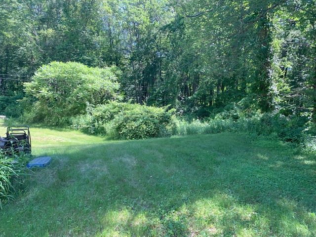 389 Breakneck Rd, Southbridge, MA 01550
