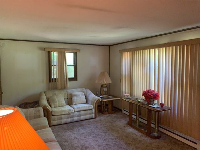 389 Breakneck Rd, Southbridge, MA 01550