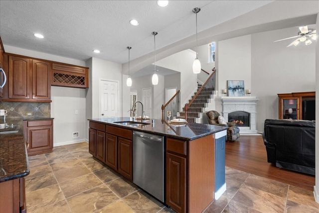 826 Arlington Pointe Drive, League City, TX 77573