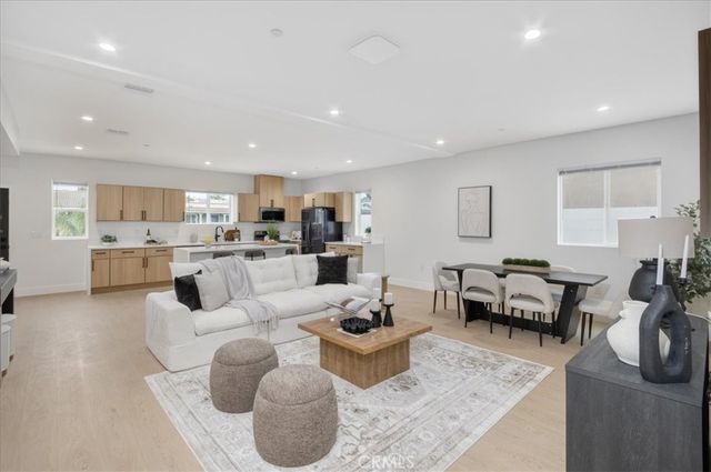 16619 Lake Avenue, Paramount, CA 90723